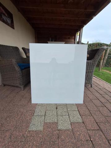 Achterwand kookplaat. Gehard melk glas.  beschikbaar voor biedingen