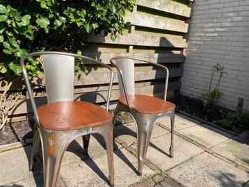 Industriële stoelen 2x beschikbaar voor biedingen