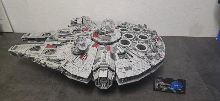 Replica UCS Millenium Falcon met handleiding, Kinderen en Baby's, Speelgoed | Duplo en Lego, Zo goed als nieuw, Complete set, Ophalen