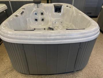 Nieuw- Jaccuzi Balboa Grizzly spa Kenai voor 3 personen.  beschikbaar voor biedingen