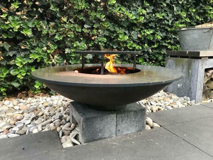 Nieuwe VarroFire BBQ / vuurschaal met 12 mm dikke bakplaat, Tuin en Terras, Houtskoolbarbecues, Nieuw, Ophalen