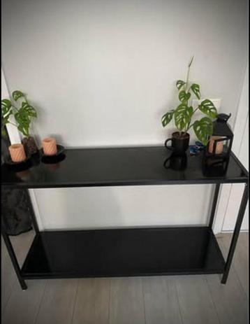 Zwarte haltafel beschikbaar voor biedingen