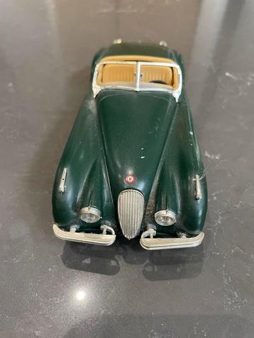 Bburago Jaguar XK120 Roadster 1:24 beschikbaar voor biedingen