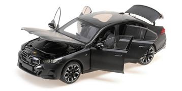 BMW I5  2023 matt grey Minichamps 1:18 "open"  beschikbaar voor biedingen