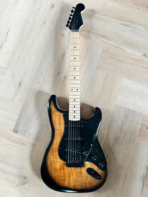 Stratocaster met allparts hals. Mahonie /quilted maple body, Muziek en Instrumenten, Snaarinstrumenten | Gitaren | Elektrisch