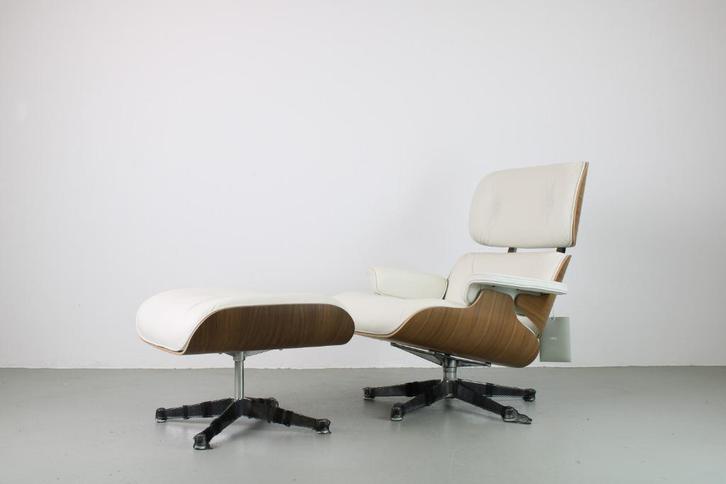 Vitra Lounge Chair met Ottoman, Noten-wit pigment, Huis en Inrichting, Fauteuils, Nieuw, Hout, Leer, 50 tot 75 cm, Minder dan 75 cm
