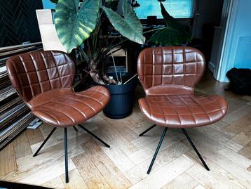 Twee Zuiver OMG stoelen cognac beschikbaar voor biedingen