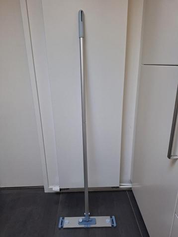 Z.g.a. nieuw Hara ERA (dweil) vloerwisser met 2 vloervezels  beschikbaar voor biedingen