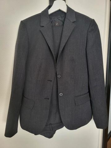 Dames uniform  beschikbaar voor biedingen