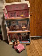 Poppenhuis met Barbies, auto, en paardjes, Ophalen, Gebruikt, Poppenhuis
