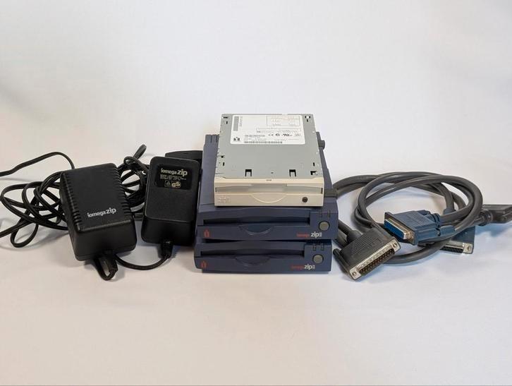 Iomega Zip 100 Drives – 2x Parallel (P2) + 1x Interne ATAPI, Computers en Software, Vintage Computers, Ophalen of Verzenden