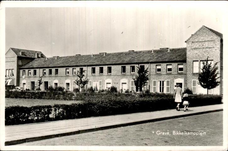 Grave Bikkelkampplein, Verzamelen, Ansichtkaarten | Nederland, Gelopen, Noord-Brabant, Voor 1920, Ophalen of Verzenden