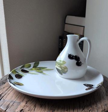 Serveerschaal met schenkkannetje voor olijfolie  beschikbaar voor biedingen