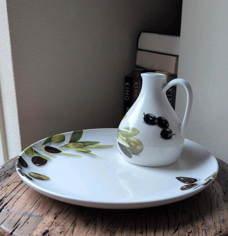 Serveerschaal met schenkkannetje voor olijfolie, Huis en Inrichting, Keuken | Servies, Zo goed als nieuw, Schaal of Schalen, Overige stijlen