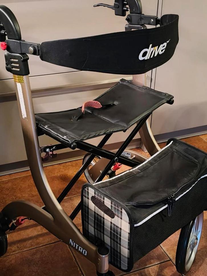 Rollator. Nitro Drive. Maat L. Kleur champagne., Diversen, Rollators, Ophalen