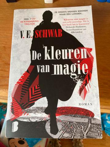 V.E. Schwab - De kleuren van magie beschikbaar voor biedingen
