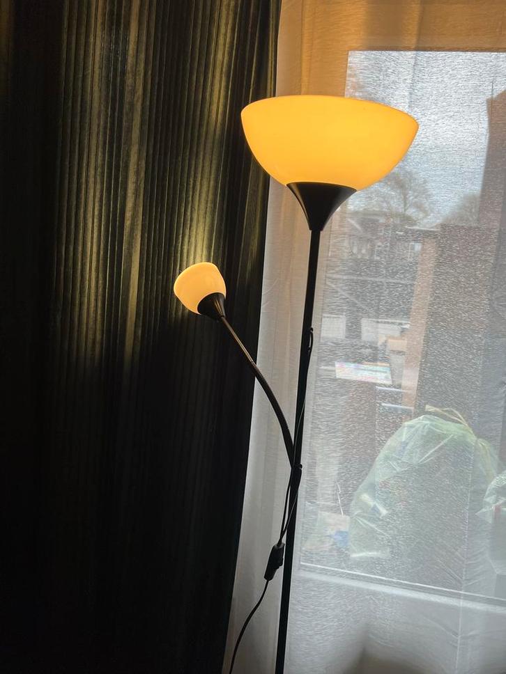 Mooie Staande Lamp met Twee Lichtpunten, Huis en Inrichting, Lampen | Vloerlampen, Gebruikt, 150 tot 200 cm, Metaal, Ophalen of Verzenden