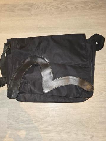 Origineel Evisu Schoudertas - Stijlvol en Praktisch beschikbaar voor biedingen
