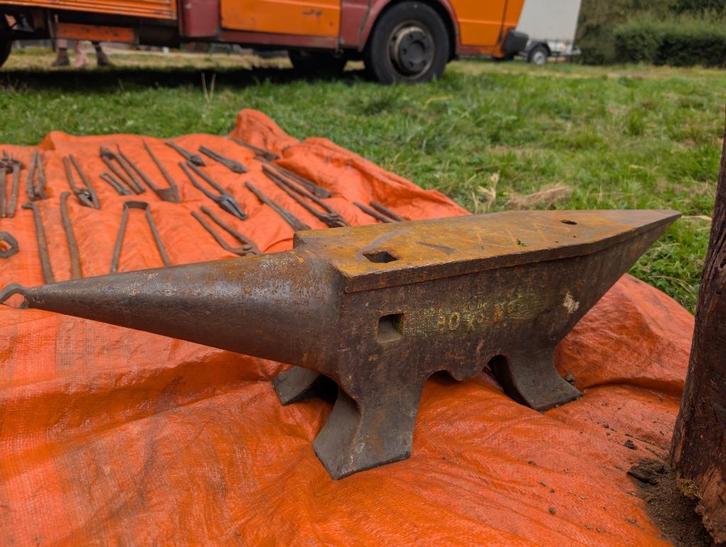 Middelgroot aambeeld (80 kg), Doe-het-zelf en Verbouw, Gereedschap | Handgereedschap, Zo goed als nieuw, Ophalen of Verzenden