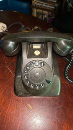 Oude antieke bakelieten telefoon, Ophalen