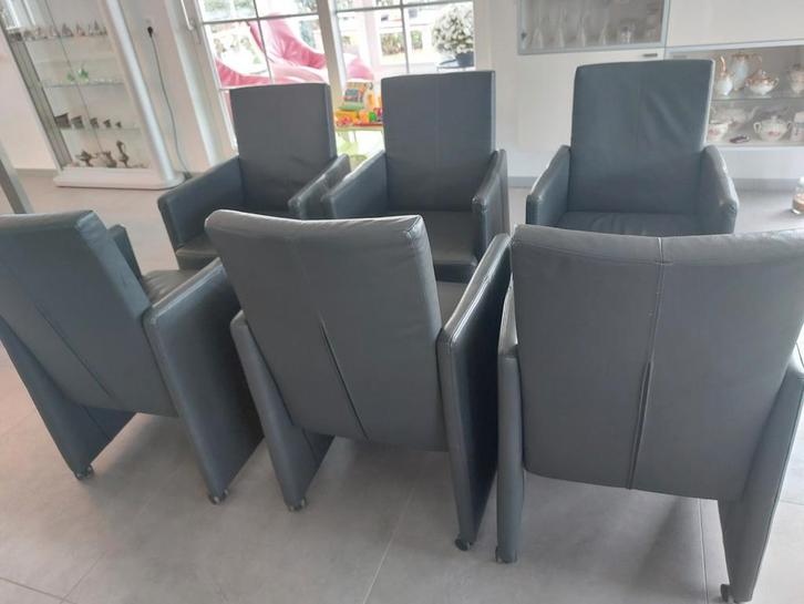 Leren eetkamerstoelen met wielen. Zien er nog heel goed uit., Huis en Inrichting, Fauteuils, Gebruikt, Leer, 50 tot 75 cm, Minder dan 75 cm