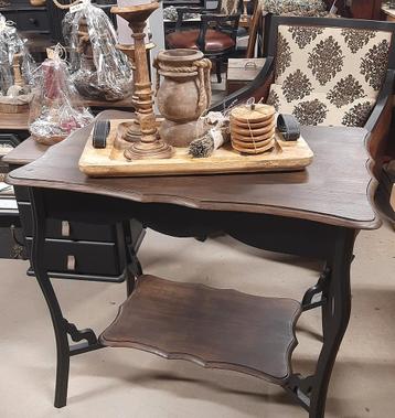 Landelijk, stoere bijzettafel,kleine eettafel,brocante tafel beschikbaar voor biedingen