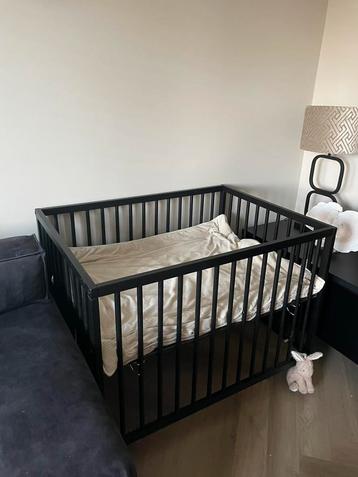 Babybox met in hoogte verstelbare bodem 75 x 95 beschikbaar voor biedingen