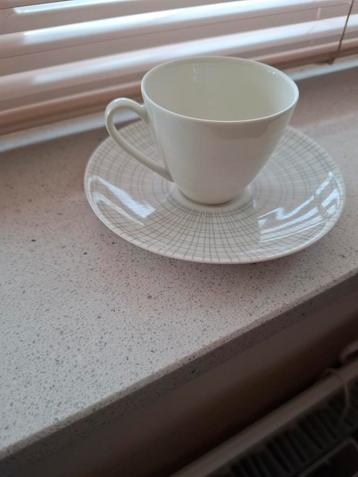 3  zeer dunne porseleinen espressokopjes Arzberg beschikbaar voor biedingen