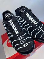 Nike Air Max Plus TN Black/White - Maat 43, Kleding | Heren, Schoenen, Nike air max, Zwart, Nieuw, Ophalen of Verzenden