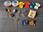 Voetbal pins, buttons en speldjes o.a. Ajax, PSV, wk90 etc, Ophalen of Verzenden, Zo goed als nieuw, Sport, Speldje of Pin