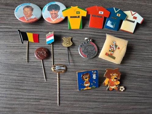 Voetbal pins, buttons en speldjes o.a. Ajax, PSV, wk90 etc, Verzamelen, Speldjes, Pins en Buttons, Zo goed als nieuw, Speldje of Pin
