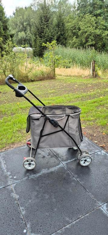 Opvouwbare hondenbuggy  beschikbaar voor biedingen