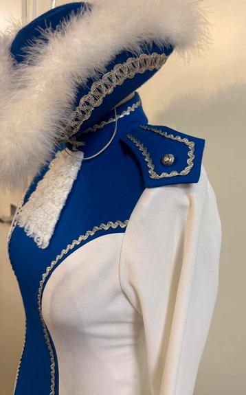Dansmariekes ,handschoenen en hoed, 158 / 164 beschikbaar voor biedingen