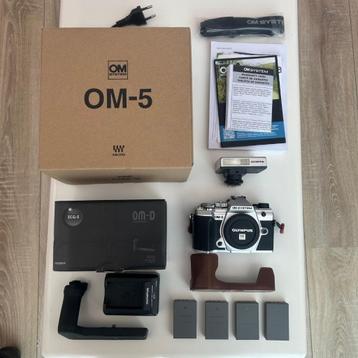 OM-System OM-5 + leren case, 4 extra batterijen & GARANTIE beschikbaar voor biedingen