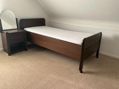 Seniorenbed - elektrisch verstelbaar, Huis en Inrichting, Slaapkamer | Bedden, Gebruikt, Eenpersoons, 90 cm, 200 cm, Hout, Bruin