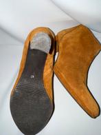 Geel suede laarsje Manfield mt 40, Geel, Lage of Enkellaarzen, Ophalen of Verzenden, Manfield