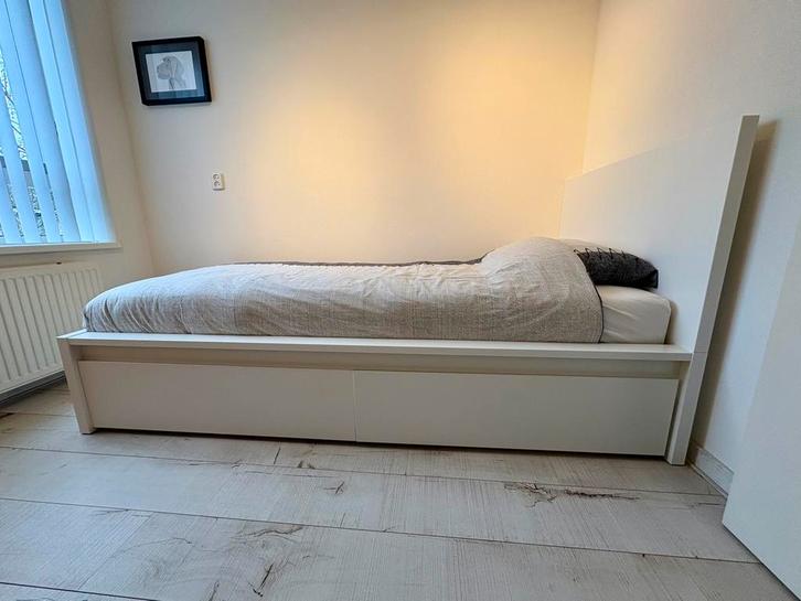 Ikea MALM bed, Huis en Inrichting, Slaapkamer | Bedden, Zo goed als nieuw, Eenpersoons, 90 cm, Hout, Wit, Ophalen
