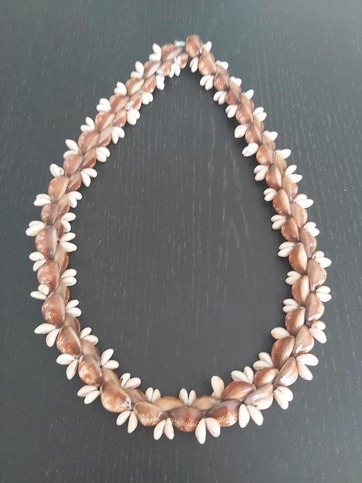 Hele decoratieve zware oude schelpen ketting, Antiek en Kunst, Antiek | Kleding en Accessoires, Verzenden