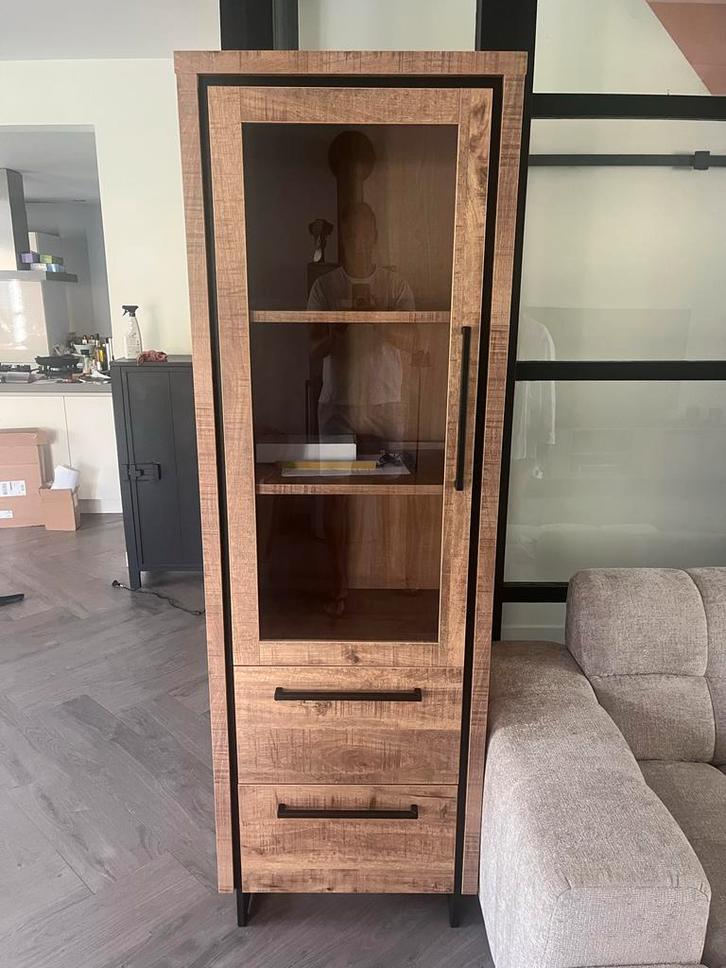 Vitrinekast Sheridan - Mango met verlichting, Huis en Inrichting, Kasten | Vitrinekasten, Nieuw, 150 tot 200 cm, Minder dan 50 cm