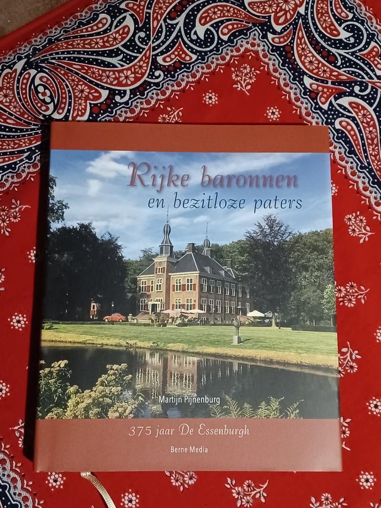 Rijke baronnen en bezitloze paters Essenburgh Hierden, Boeken, Ophalen of Verzenden, Nieuw