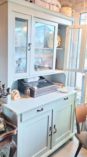 Landelijk brocante buffetkast  beschikbaar voor biedingen