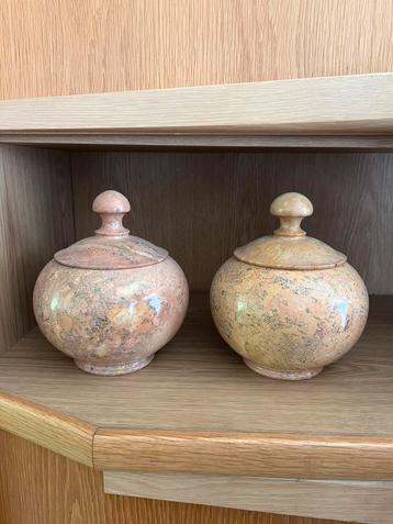 Poten natuursteen beschikbaar voor biedingen