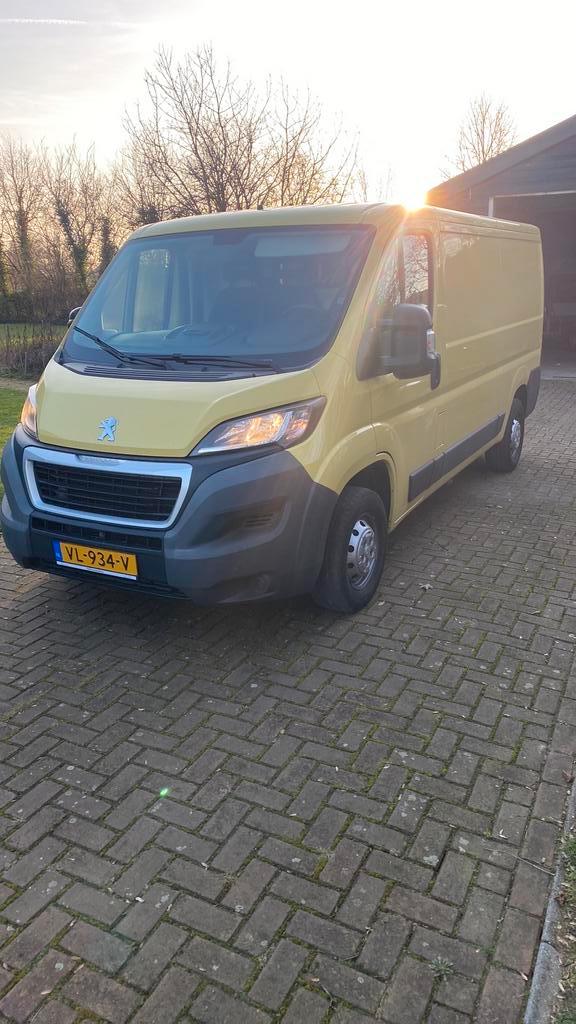 Peugeot boxer 130 pk l2 h1 trekhaak bj 2015. 117672 km, Auto's, Bestelauto's, Particulier, Ophalen