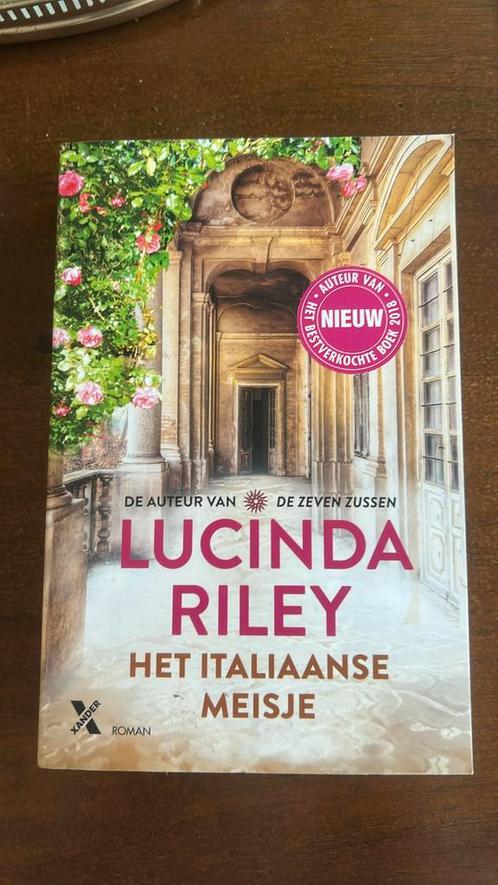 Lucinda Riley - Het Italiaanse meisje, Boeken, Romans, Zo goed als nieuw, Europa overig, Ophalen of Verzenden