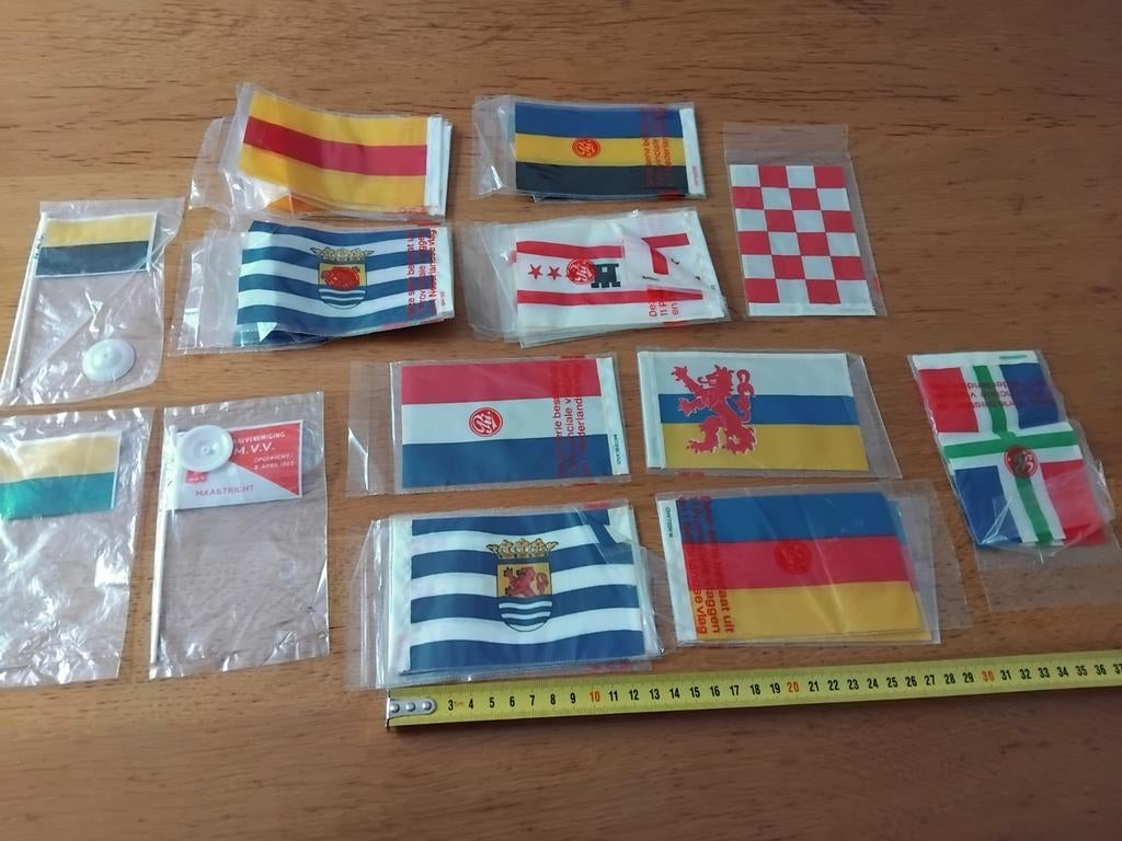 Vintage Provincie & Voetbal Vlaggetjes Collectie, Diversen, Vlaggen en Wimpels, Gebruikt, Ophalen of Verzenden