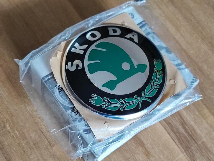 Skoda superb embleem/ logo (origineel!) 2008->2015, Auto-onderdelen, Klein materiaal, Skoda, Nieuw, Ophalen of Verzenden