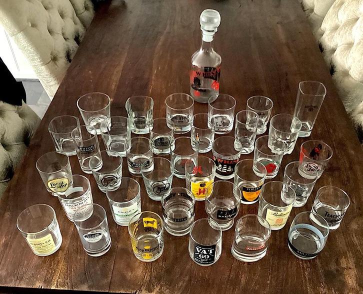 verzameling 36 wiskey glazen en 1 wiskey schenk fles ., Verzamelen, Glas en Borrelglaasjes, Zo goed als nieuw, Overige typen, Ophalen of Verzenden