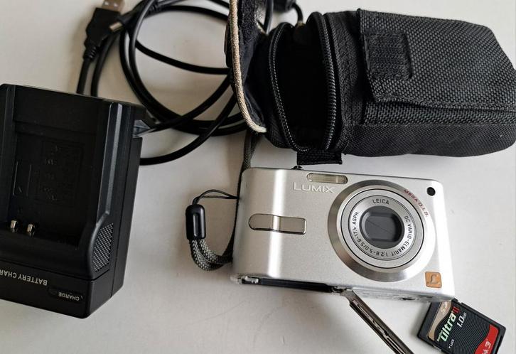 Panasonic  Lumix DMC FX10 met toebehoren in nieuwstaat, Audio, Tv en Foto, Fotocamera's Digitaal, Zo goed als nieuw, Overige Merken