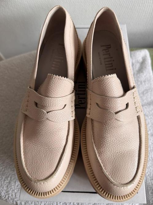 Pertini loafers, Kleding | Dames, Schoenen, Nieuw, Instappers, Beige, Ophalen of Verzenden