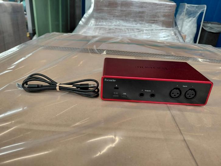 Focusrite Scarlett 2i2 4e Gen Audio Interface, Muziek en Instrumenten, Soundmodules, Zo goed als nieuw, Overige merken, Ophalen of Verzenden
